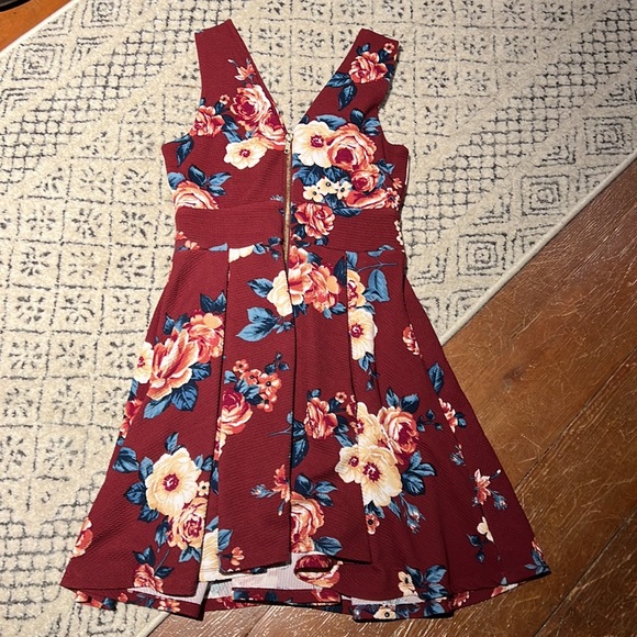 Burgundy floral dress - Picture 3 of 4